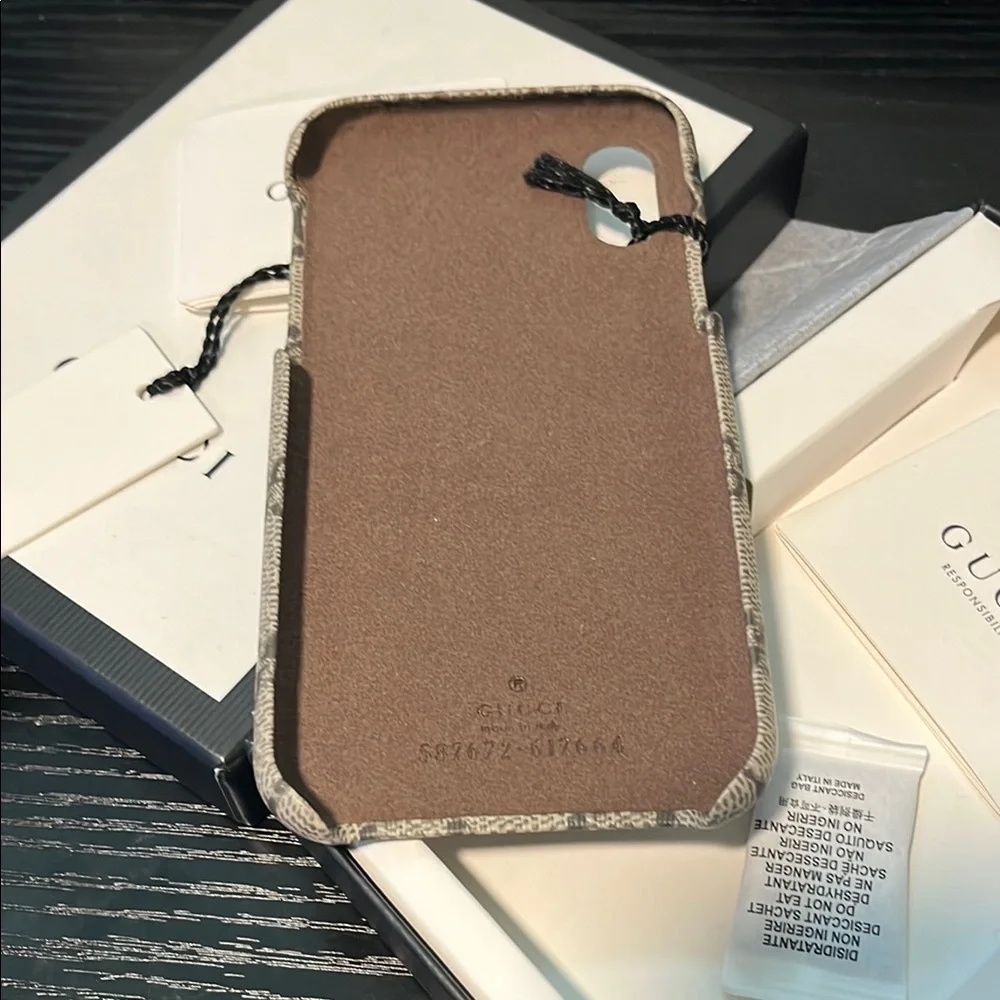 GUCCI Authentic ¡PHONE X or XS Smart Phone Case NEW Original Box Beige Monogram